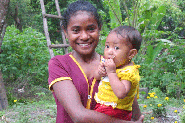 Timor-Leste_Madalena-Soares-with-younger-sister1
